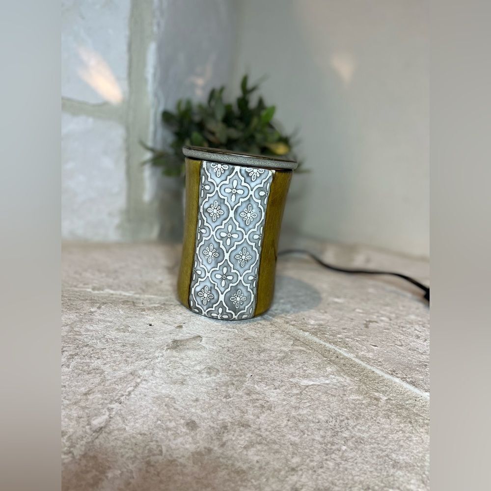 Scentsy Moroccan Stencil wax Warmer
